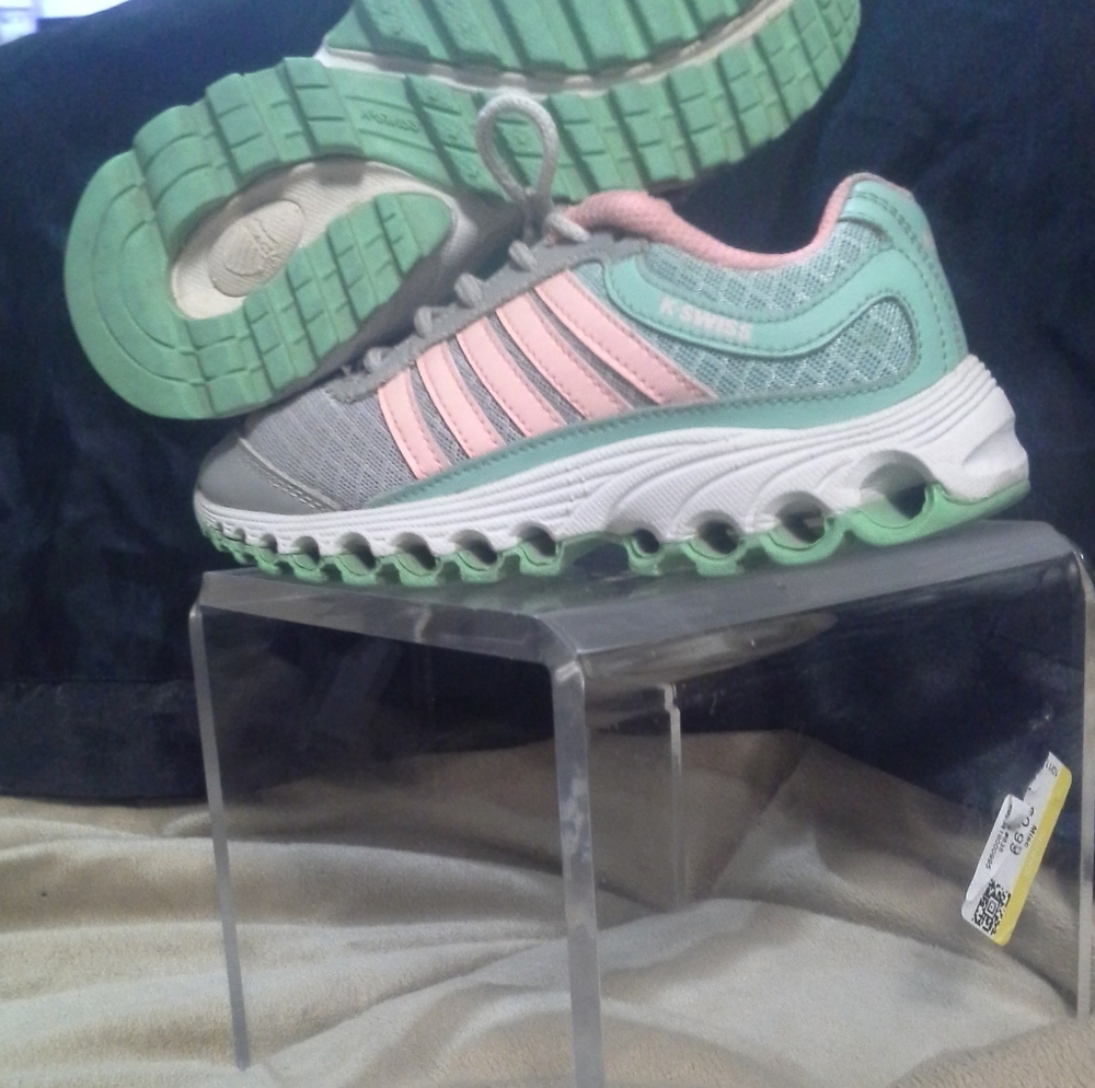 Girls trainers - Picture 1 of 4